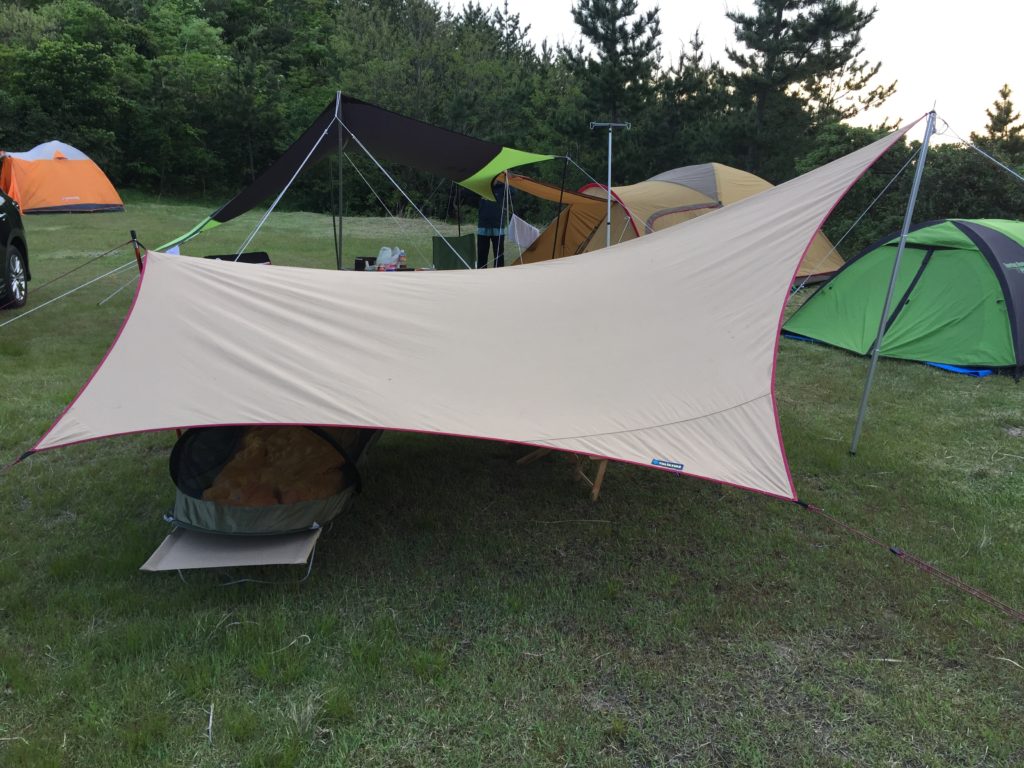 これからの季節は タープ泊コット寝で 涼しく快適なキャンプを Outdoor Press